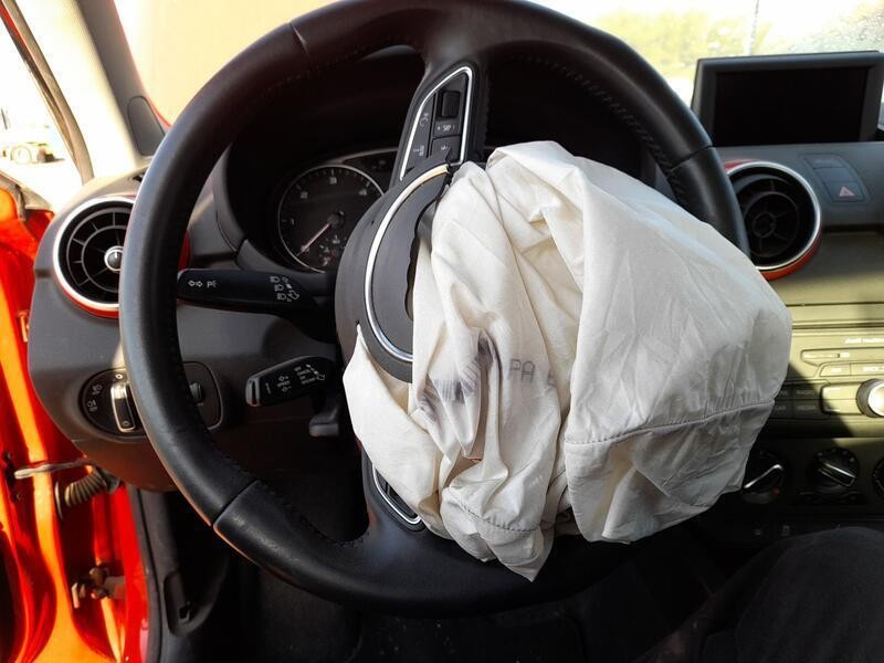 Recambio de volante para audi a1 sportback (8xa, 8xf) 1.6 tdi referencia OEM IAM 8X0064244A  