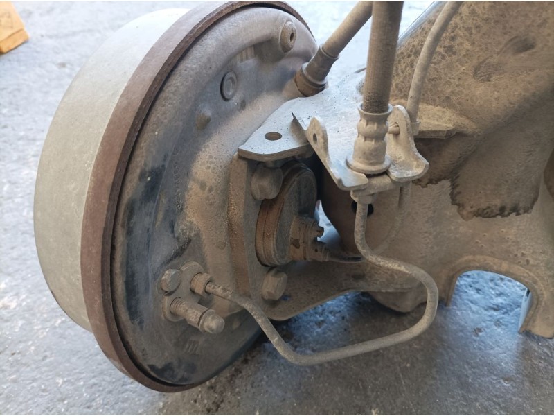 Recambio de puente trasero para mitsubishi colt berlina 3 (z30) ralliart referencia OEM IAM 4120A041  TAMBOR 4 TORN C/ ABS