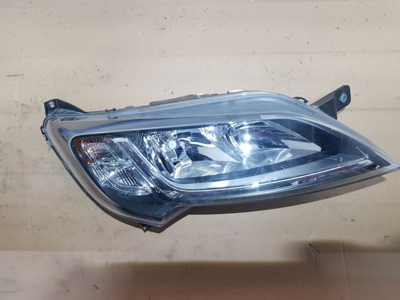 Recambio de faro derecho para peugeot boxer combi 333 l2h2 allure blue-hdi 165 referencia OEM IAM 468622860  