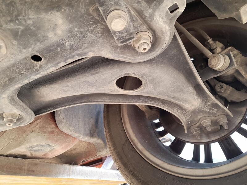 Recambio de brazo suspension inferior delantero izquierdo para peugeot 208 i (ca_, cc_) 1.2 vti 82 referencia OEM IAM 9670772080