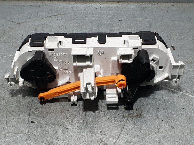 Recambio de mando calefaccion / aire acondicionado para peugeot 208 style referencia OEM IAM   VALEO
