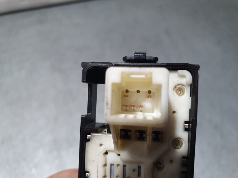 Recambio de mando elevalunas delantero derecho para toyota auris active referencia OEM IAM 0860D30  