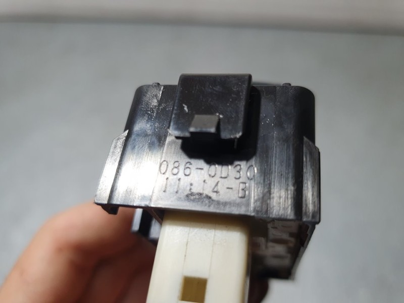 Recambio de mando elevalunas delantero derecho para toyota auris active referencia OEM IAM 0860D30  