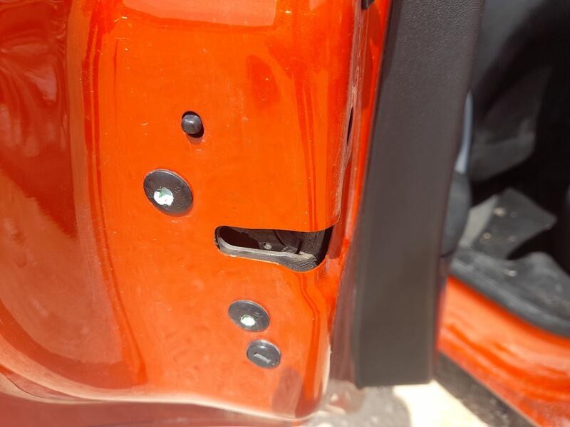 Recambio de cerradura puerta trasera izquierda para peugeot 208 i (ca_, cc_) 1.2 vti 82 referencia OEM IAM 9812501280  