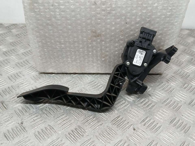 Recambio de potenciometro pedal para jeep compass ii busines 4x2 referencia OEM IAM 51942423 6PV01017515 HELLA