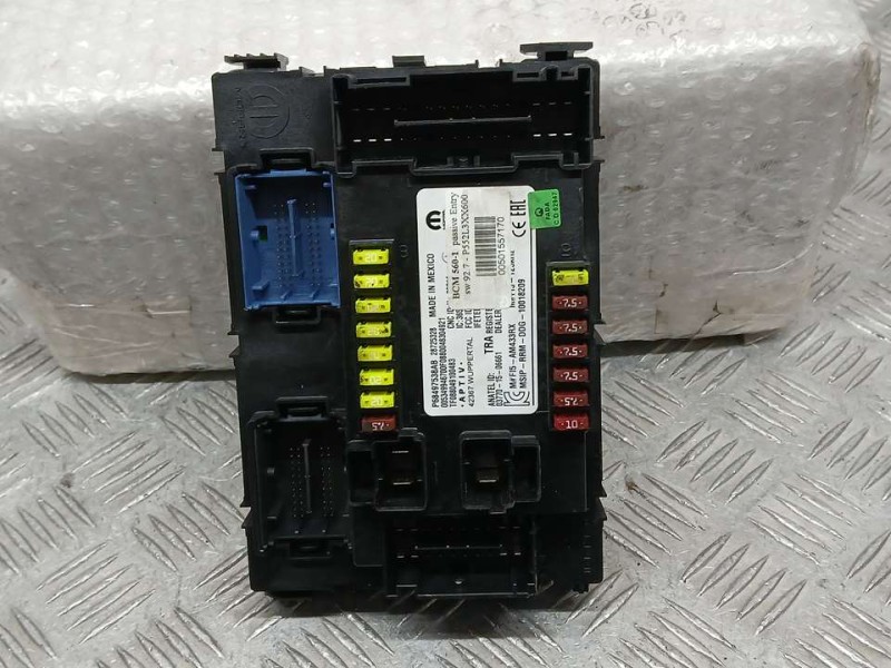 Recambio de caja reles / fusibles para jeep compass ii busines 4x2 referencia OEM IAM 501557170 28725328 