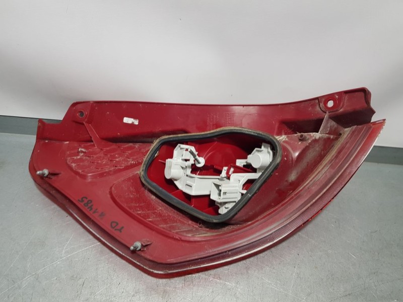 Recambio de piloto trasero derecho para ford fiesta (cb1) ambiente referencia OEM IAM   ROZADO