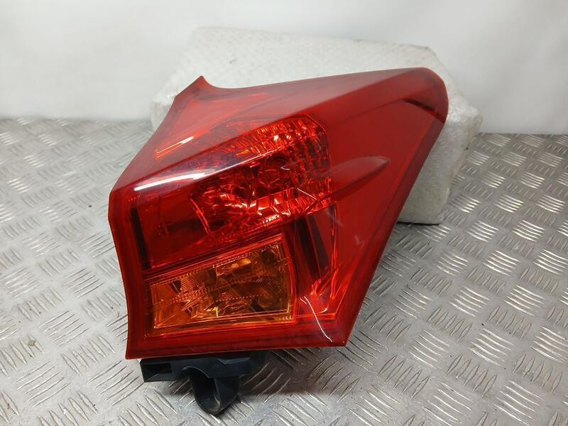 Recambio de piloto trasero derecho para toyota auris active referencia OEM IAM 8155102740 EXTERIOR KOITO 02258