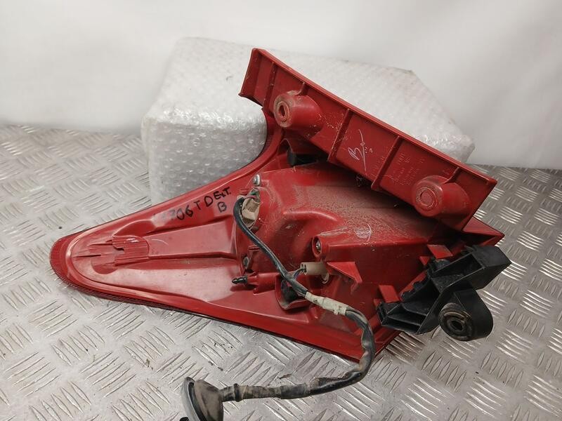 Recambio de piloto trasero derecho para toyota auris active referencia OEM IAM 8155102740 EXTERIOR KOITO 02258