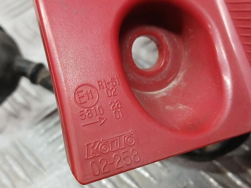 Recambio de piloto trasero derecho para toyota auris active referencia OEM IAM 8155102740 EXTERIOR KOITO 02258