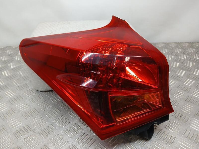 Recambio de piloto trasero izquierdo para toyota auris active referencia OEM IAM 8156102740 EXTERIOR KOITO 02258