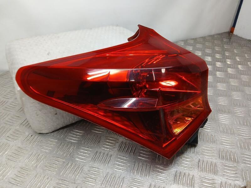 Recambio de piloto trasero izquierdo para toyota auris active referencia OEM IAM 8156102740 EXTERIOR KOITO 02258