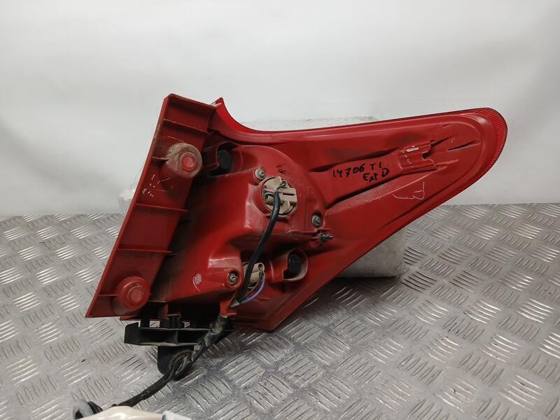 Recambio de piloto trasero izquierdo para toyota auris active referencia OEM IAM 8156102740 EXTERIOR KOITO 02258