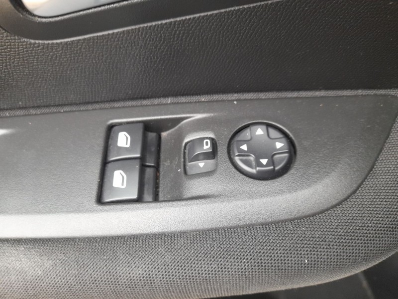 Recambio de mando elevalunas delantero izquierdo para peugeot 208 ii (ub_, up_, uw_, uj_) 1.2 puretech 75 referencia OEM IAM 967