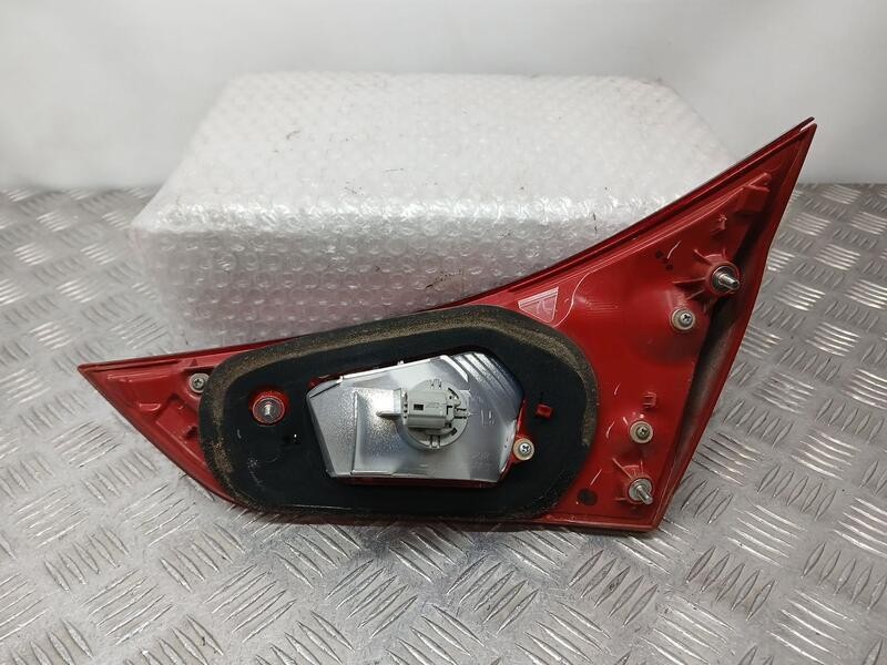 Recambio de piloto trasero izquierdo para toyota auris active referencia OEM IAM 8159102450 INTERIOR KOITO 02260