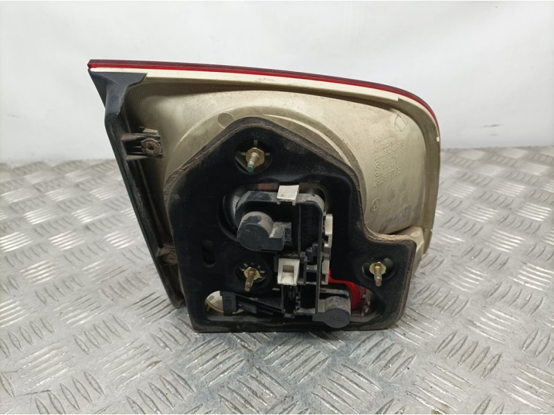 Recambio de piloto trasero derecho para volkswagen touareg (7la) tdi v10 referencia OEM IAM 28268003  INTERIOR