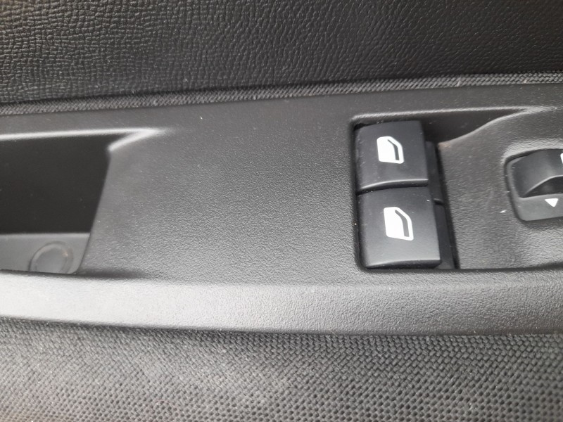 Recambio de mando elevalunas delantero izquierdo para peugeot 208 ii (ub_, up_, uw_, uj_) 1.2 puretech 75 referencia OEM IAM 967