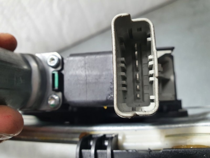 Recambio de elevalunas delantero izquierdo para dacia sandero confort referencia OEM IAM 807219238R  ELECTRICO 6 PINES