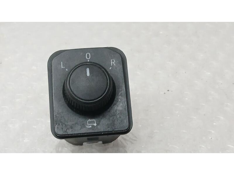 Recambio de mando retrovisor para seat arona style edition referencia OEM IAM 6F0959565  