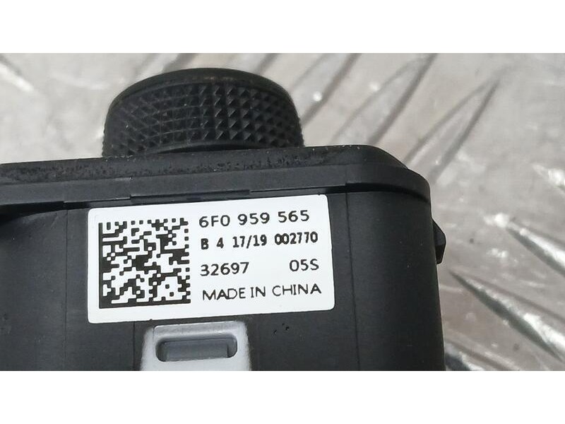 Recambio de mando retrovisor para seat arona style edition referencia OEM IAM 6F0959565  