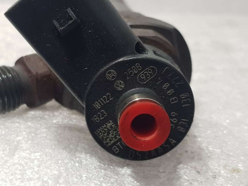 Recambio de inyector para volkswagen passat cc (357) básico referencia OEM IAM 03L130277J 0445110369 BOSCH