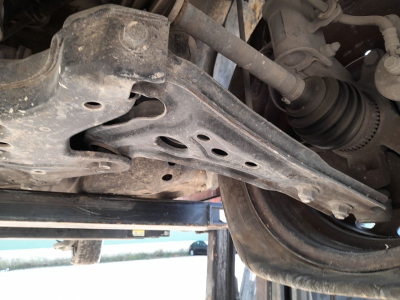 Recambio de brazo suspension inferior delantero izquierdo para daewoo kalos (klas) 1.4 referencia OEM IAM 96870465  