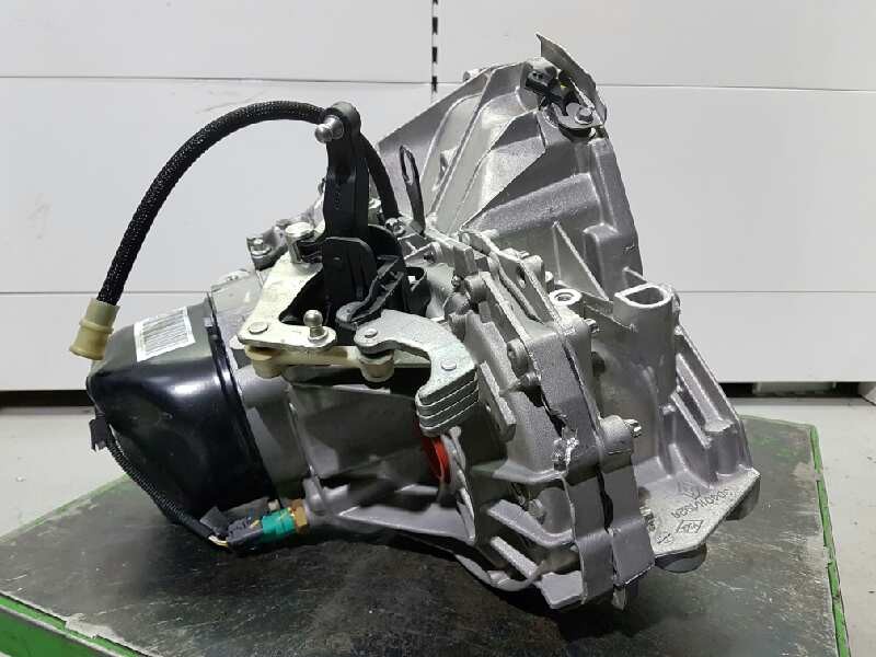 Recambio de caja cambios para dacia sandero basis referencia OEM IAM JH3372 088460 5VELOCIDADES