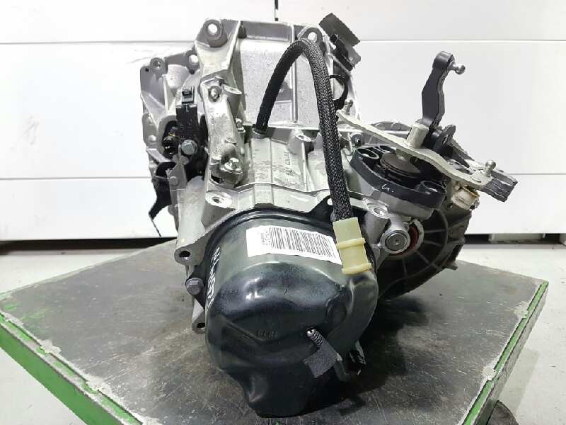 Recambio de caja cambios para dacia sandero basis referencia OEM IAM JH3372 088460 5VELOCIDADES