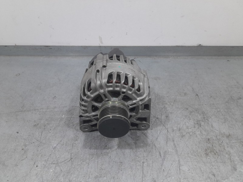 Recambio de alternador para renault clio iv (bh_) 1.5 dci 75 referencia OEM IAM 231001318R VALEO TG12C241