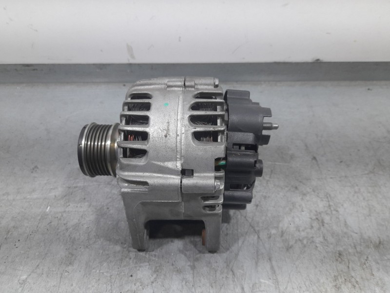 Recambio de alternador para renault clio iv (bh_) 1.5 dci 75 referencia OEM IAM 231001318R VALEO TG12C241