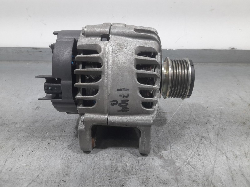 Recambio de alternador para renault clio iv (bh_) 1.5 dci 75 referencia OEM IAM 231001318R VALEO TG12C241