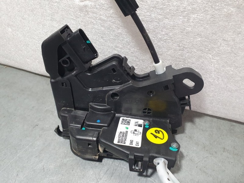 Recambio de cerradura puerta delantera derecha para citroën c4 1.2 12v e-thp pure tech referencia OEM IAM 9832797780 36000198M01