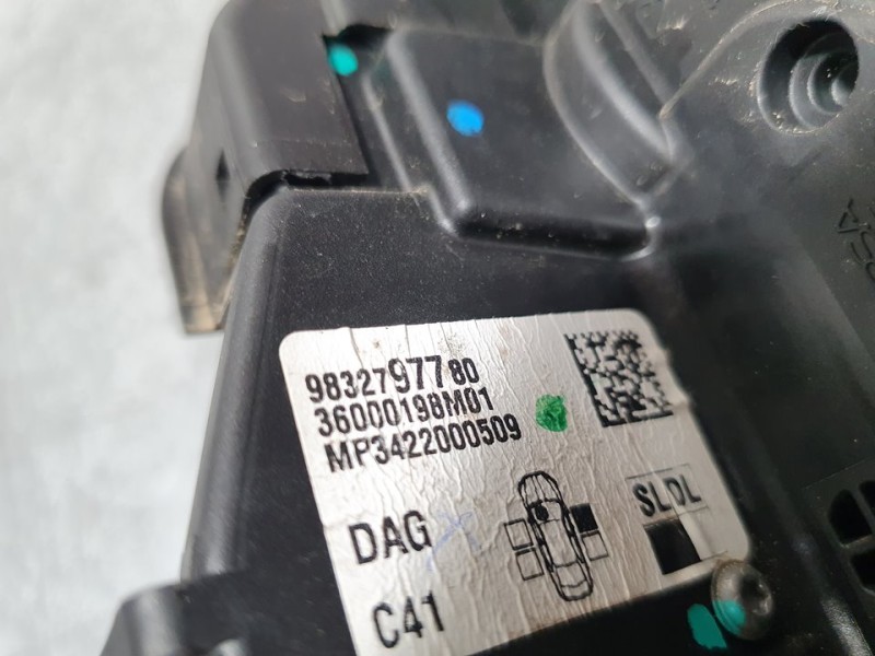 Recambio de cerradura puerta delantera derecha para citroën c4 1.2 12v e-thp pure tech referencia OEM IAM 9832797780 36000198M01