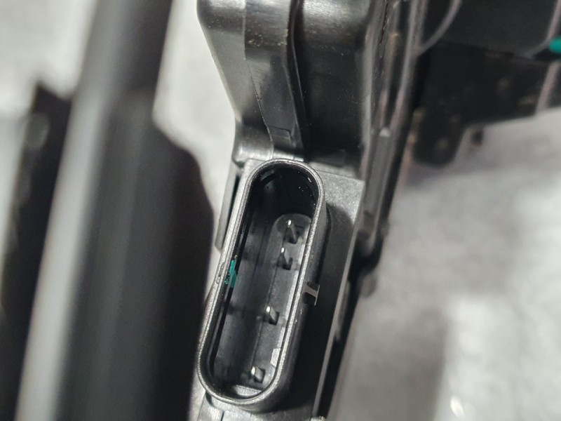 Recambio de cerradura puerta delantera derecha para citroën c4 1.2 12v e-thp pure tech referencia OEM IAM 9832797780 36000198M01