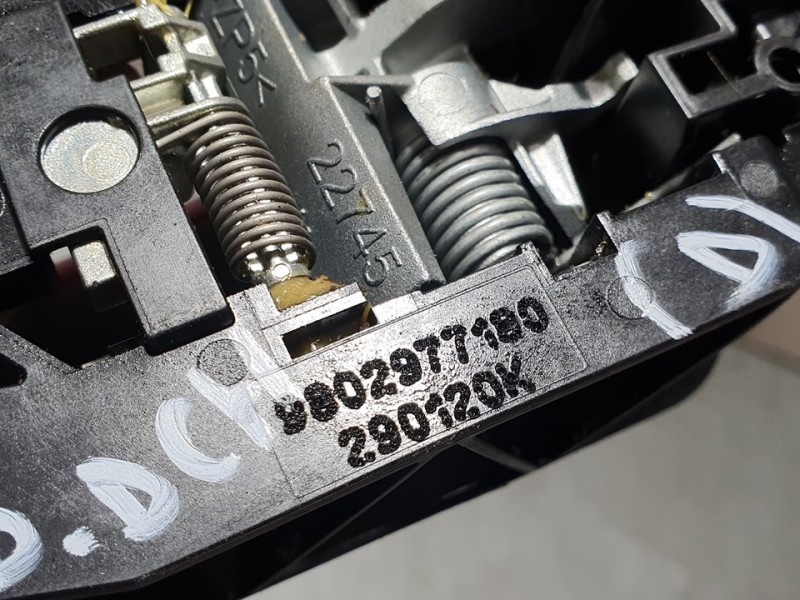 Recambio de maneta exterior delantera derecha para opel corsa f edition referencia OEM IAM 9802977180 290120K 