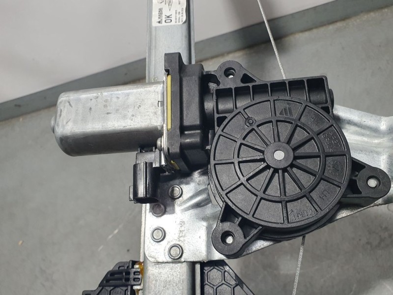 Recambio de elevalunas trasero izquierdo para dacia sandero stepway referencia OEM IAM 827211031R 575620 MAGNA ELECTRICO 2 PINS