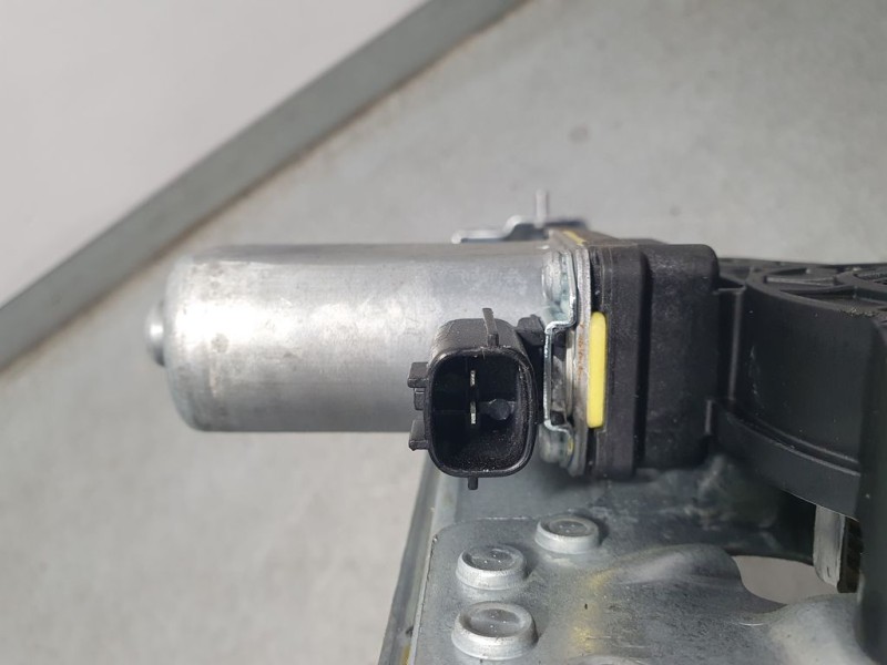 Recambio de elevalunas trasero izquierdo para dacia sandero stepway referencia OEM IAM 827211031R 575620 MAGNA ELECTRICO 2 PINS