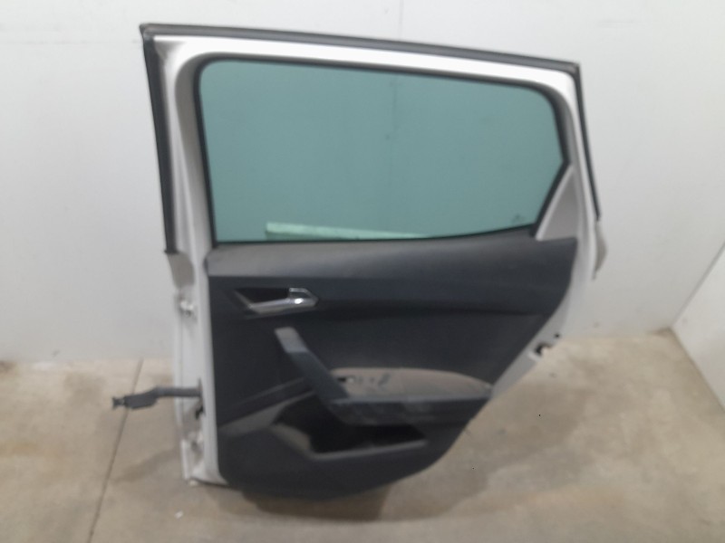Recambio de puerta trasera derecha para seat arona style edition referencia OEM IAM 6F9833052C TOCADA 