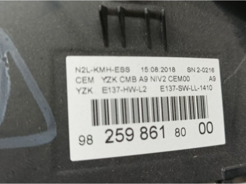 Recambio de cuadro instrumentos para peugeot 208 style referencia OEM IAM 9825986180  