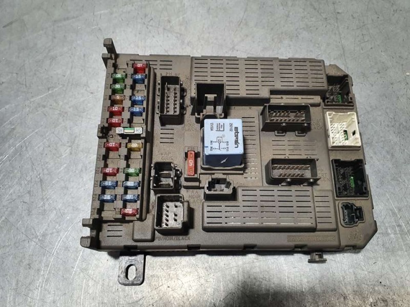 Recambio de caja reles / fusibles para citroën c5 break 2.0 hdi premier referencia OEM IAM 9649301680  