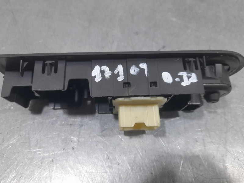 Recambio de mando elevalunas delantero izquierdo para renault clio iv (bh_) 1.5 dci 75 referencia OEM IAM 809612367R 21122015 