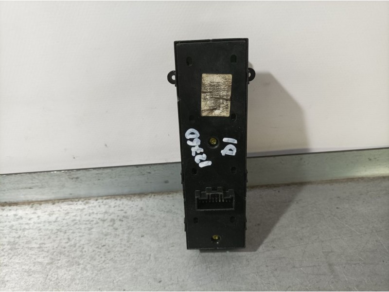 Recambio de mando elevalunas delantero izquierdo para kia optima concept referencia OEM IAM 935702T040  