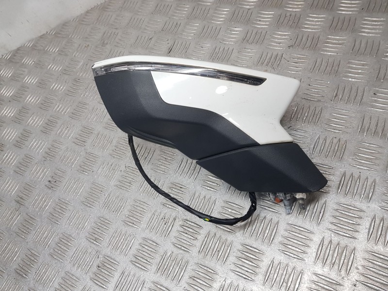 Recambio de retrovisor derecho para seat arona style edition referencia OEM IAM 6F1857508AC 2 CLAVIJA DE 2 Y 8 CABLES ELECTRICO