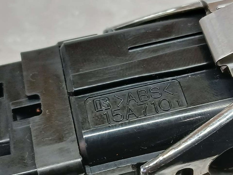 Recambio de boton start/stop para toyota corolla verso (r1) 2.2 d-4d luna referencia OEM IAM 15A710  