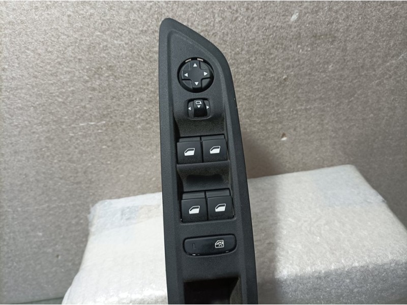 Recambio de mando elevalunas delantero izquierdo para citroën c4 1.2 12v e-thp pure tech referencia OEM IAM 96788264ZD 100255511