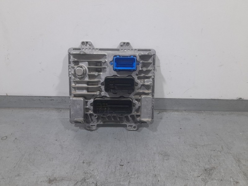 Recambio de centralita motor uce para opel insignia berlina selective referencia OEM IAM 55491705  