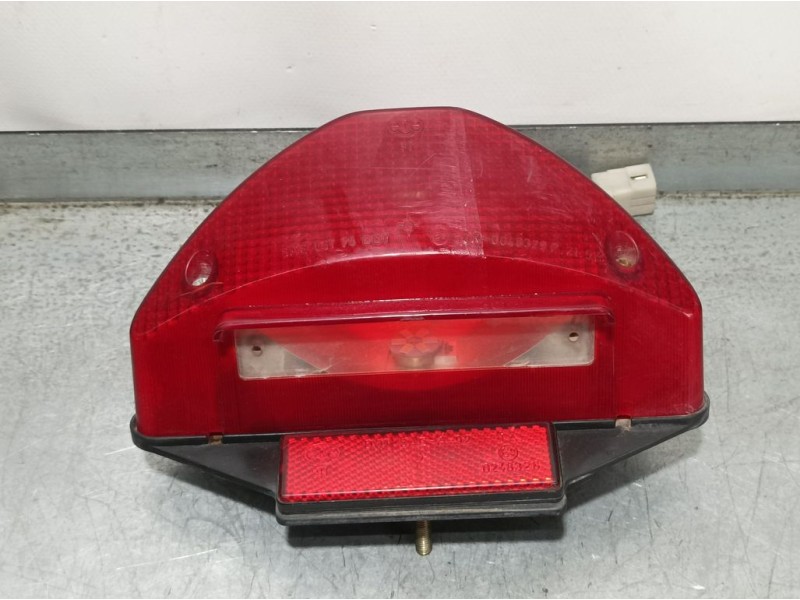 Recambio de piloto trasero central para aprilia rally 50 rally 50 lc cat referencia OEM IAM   