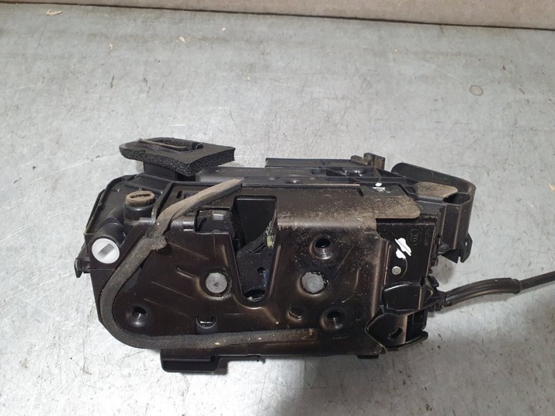 Recambio de cerradura puerta trasera izquierda para volkswagen tiguan advance bmt referencia OEM IAM 5NA839015E  7 PINES