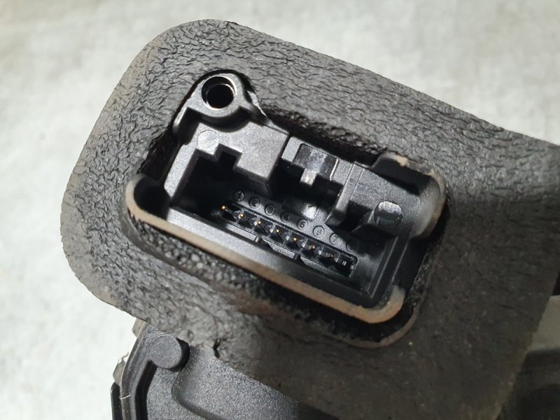 Recambio de cerradura puerta trasera izquierda para volkswagen tiguan advance bmt referencia OEM IAM 5NA839015E  7 PINES