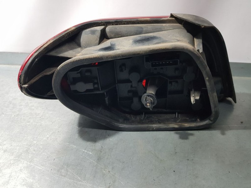 Recambio de piloto trasero derecho para citroën xsara berlina 1.9 d sx referencia OEM IAM   SOPORTE ROTO